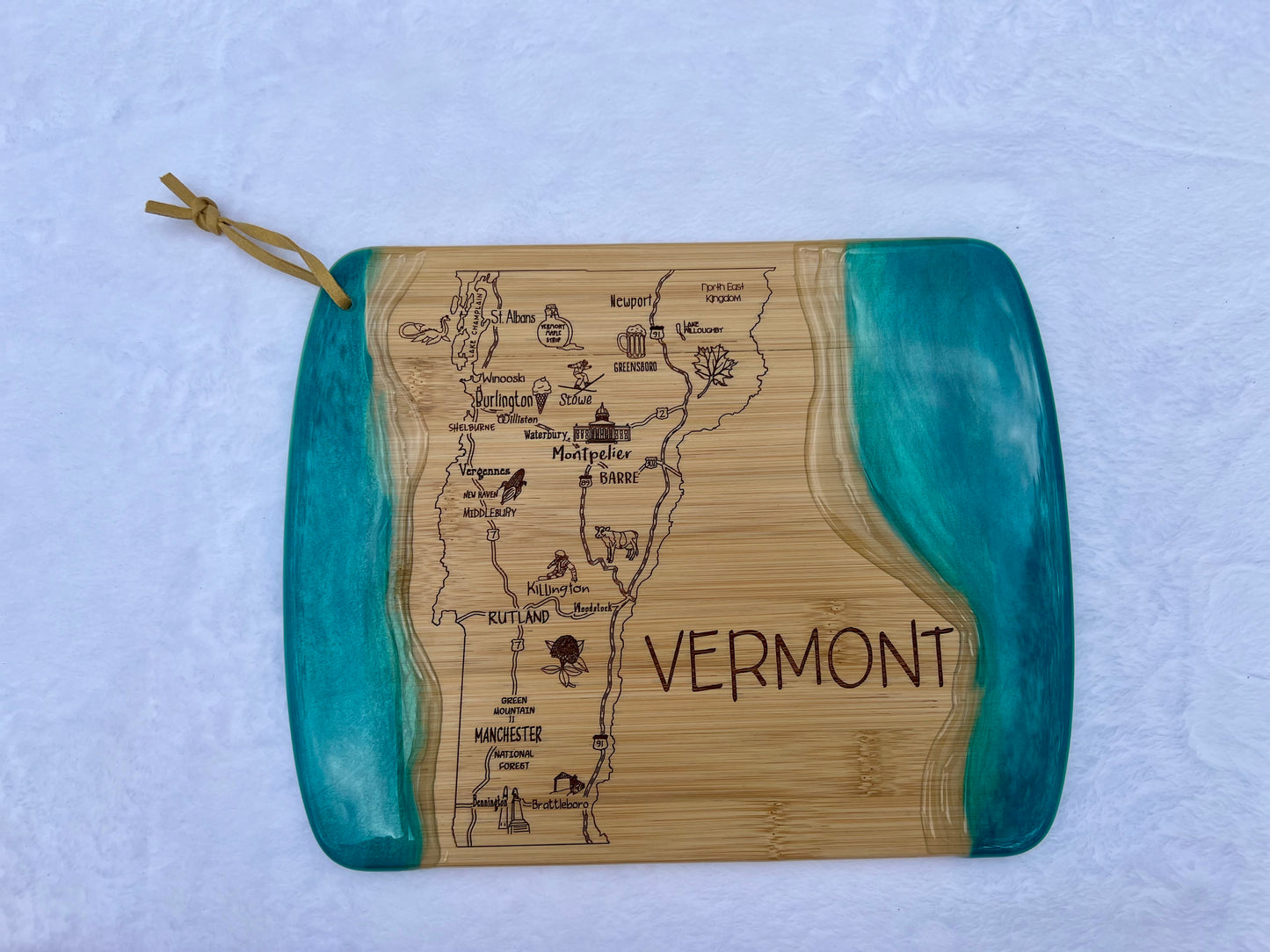 State of Vermont Engraved Map Charcuterie Board - Atlantic Color Scheme - Option 3